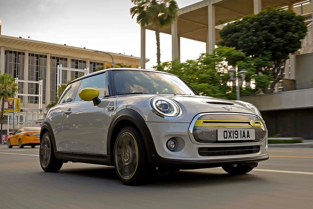 Battery-powered MINI Cooper SE revealed