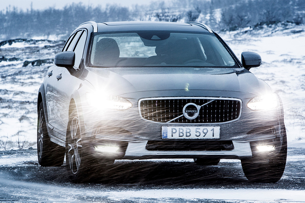 2020 Volvo V90 Cross Country Review