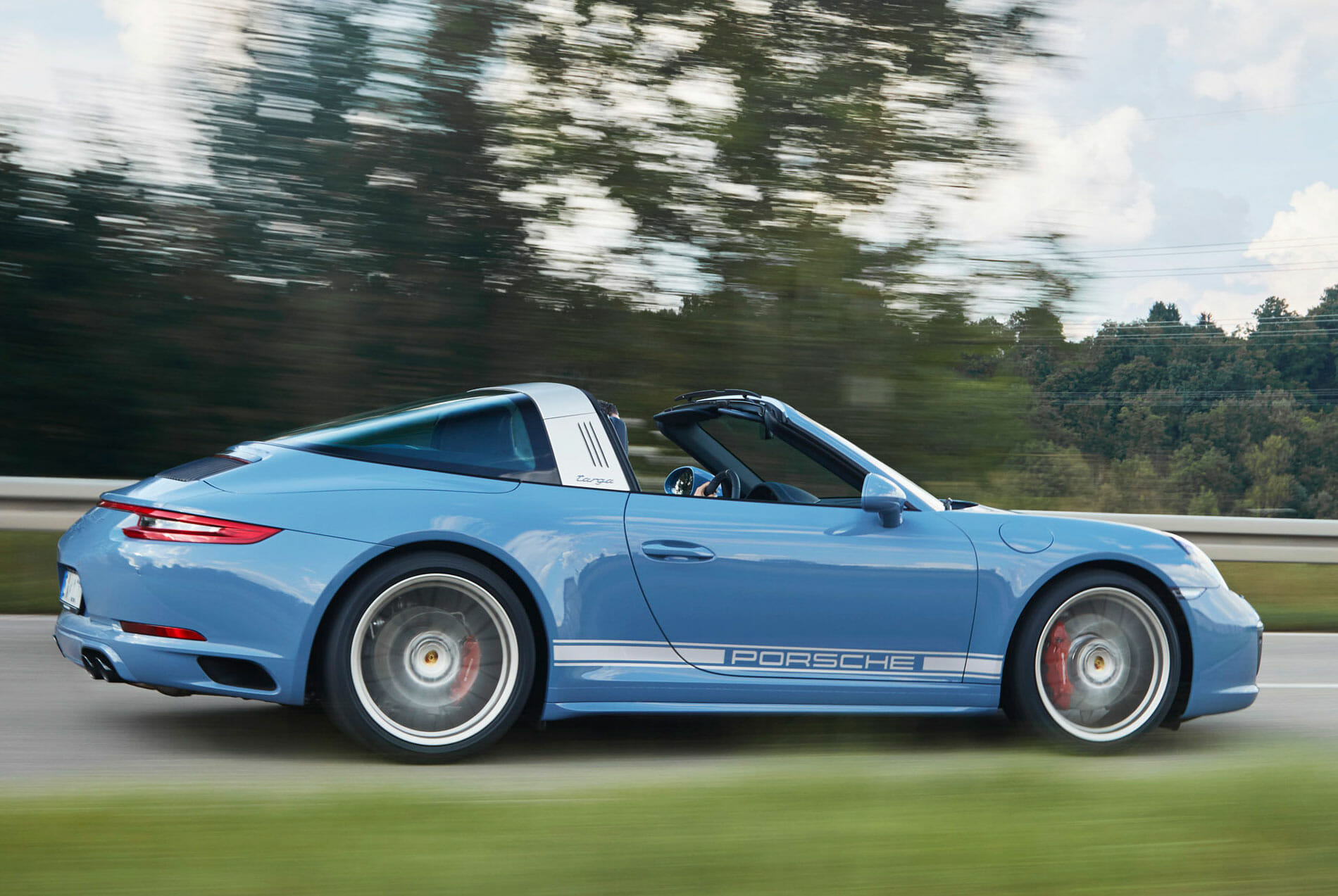 A Definitive Ranking of Blue Porsche 911s - GearOpen.com.
