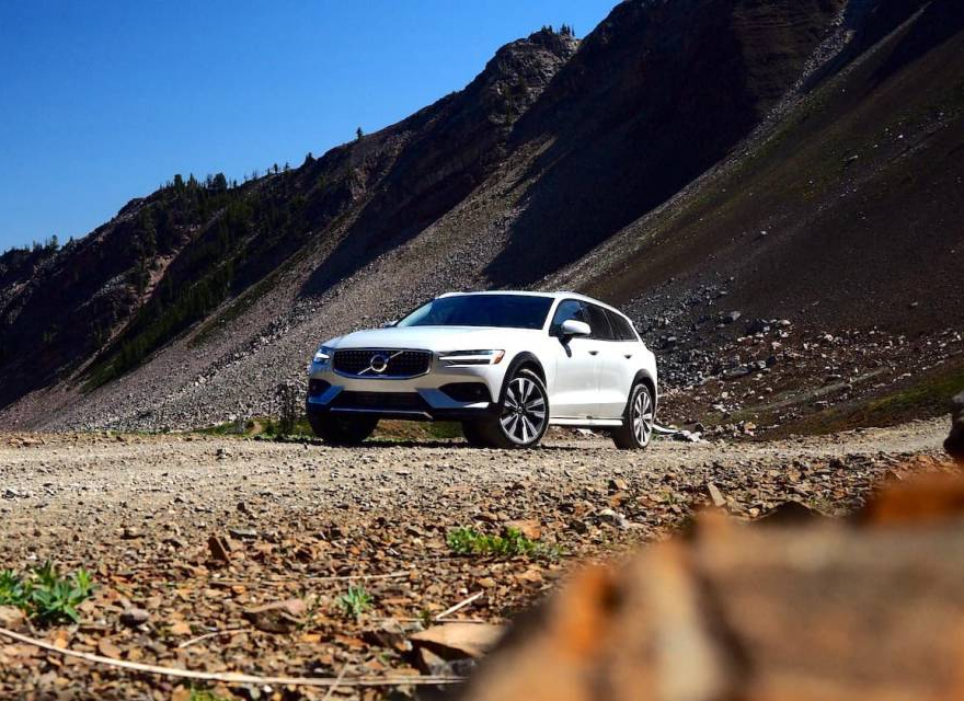 We took the 2020 Volvo V60 Cross Country out on ice, now we hit the dirt