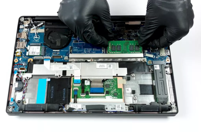 Inside Dell Latitude 14 7400 – disassembly and upgrade options