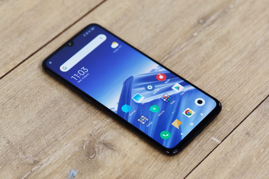Xiaomi-Mi-9-front-angled-top-left-920x613