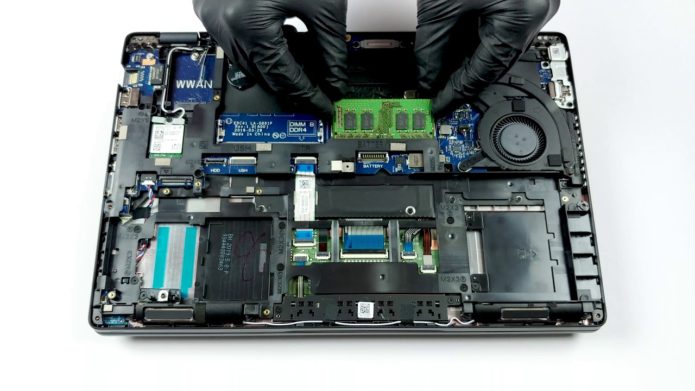 Inside Dell Latitude 5400 – disassembly and upgrade options