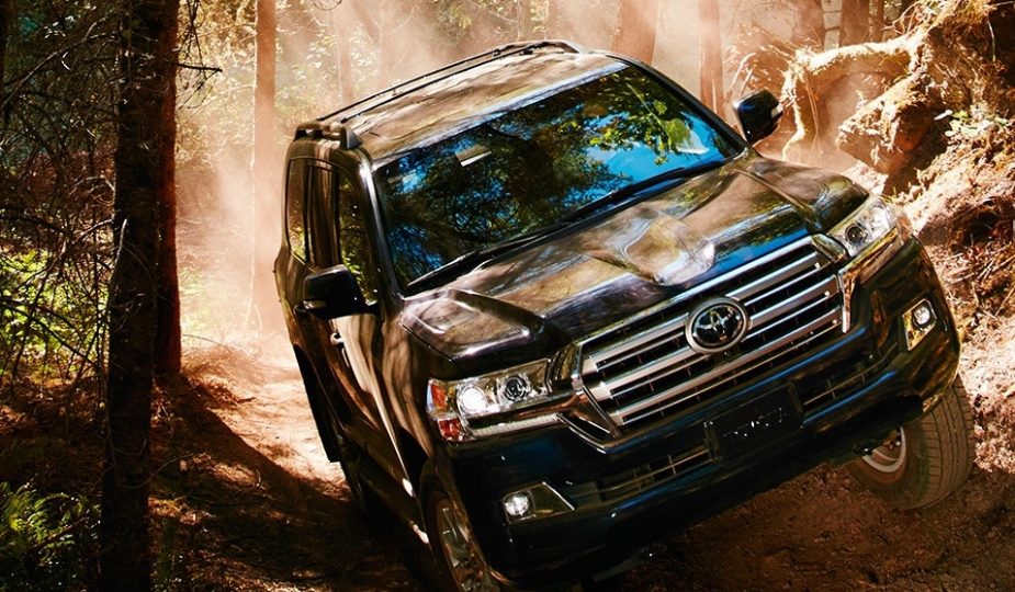 motorbiscuit.com-toytoa-land-cruiser-2019-925x540