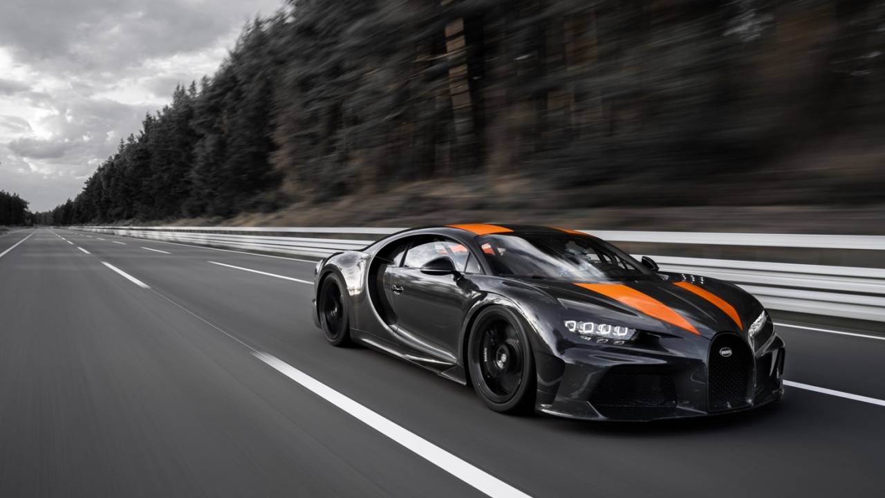 Watch the Bugatti Chiron smash the 300 mph world record
