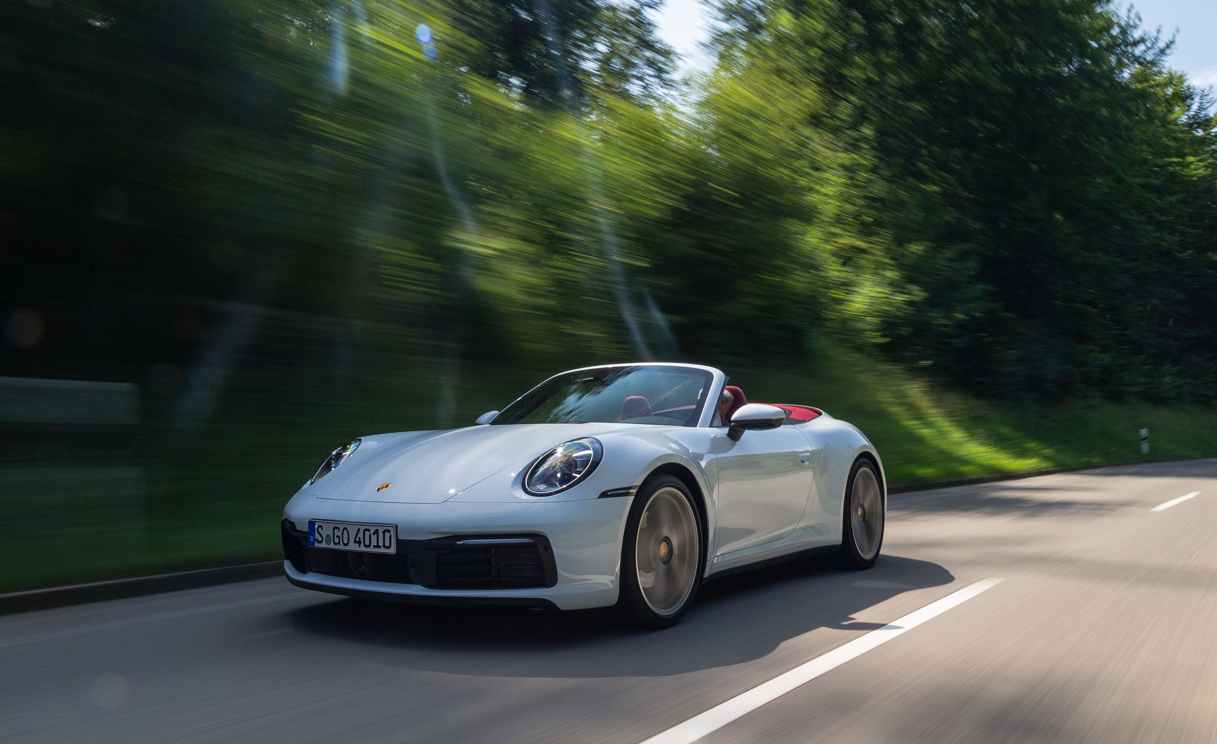 2020 Porsche 911 Carrera vs. 2020 Chevrolet Corvette: Which Is Better?