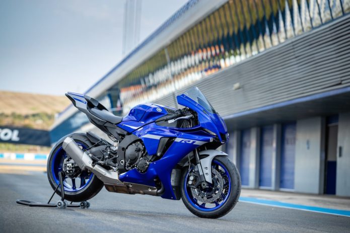 2020 YAMAHA YZF-R1 AND YZF-R1M REVIEW (23 FAST FACTS)