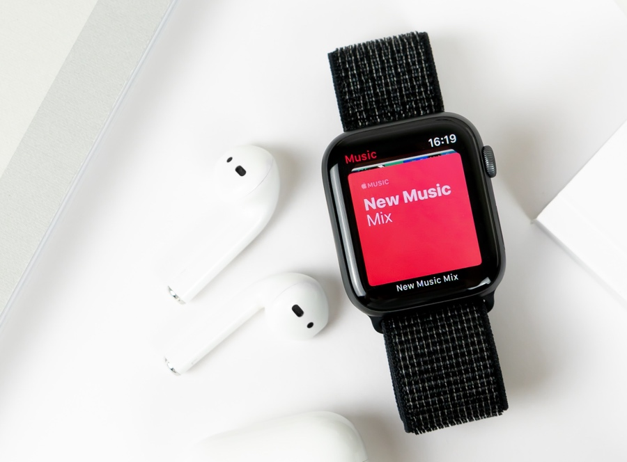 Apple launches free Apple Watch repair program for cracked screens
