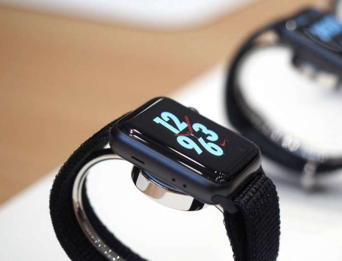 Apple Watch screen replacement program promises free crack fix
