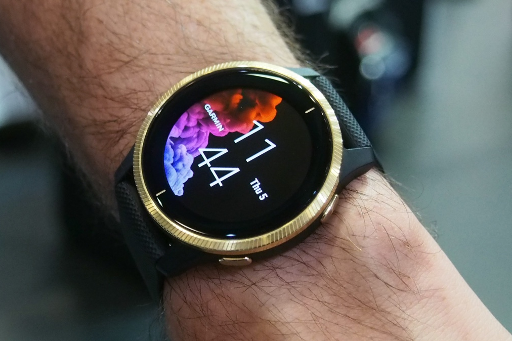 venu black and gold