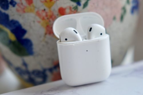 Does the iPhone 11 come with AirPods?