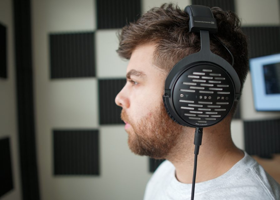 Beyerdynamic DT 1990 Pro vs Sennheiser HD 660 S Comparison Reviews