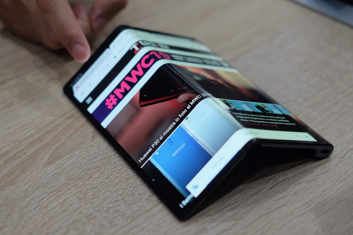 Huawei Mate X unboxing reveals a key design change
