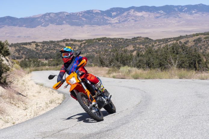 2019 KTM 690 ENDURO R ON-/OFF-ROAD REVIEW (16 FAST FACTS)