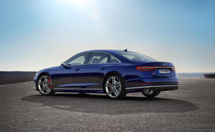 Audi S8 offers Bi-turbo 4.0L V8 with 571hp and 590 lb-ft torque