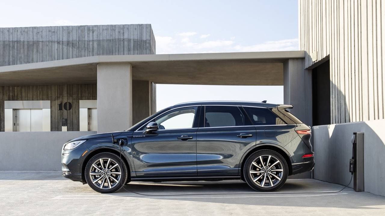 2021 Lincoln Corsair Grand Touring hybrid SUV gets 25 miles of EV range