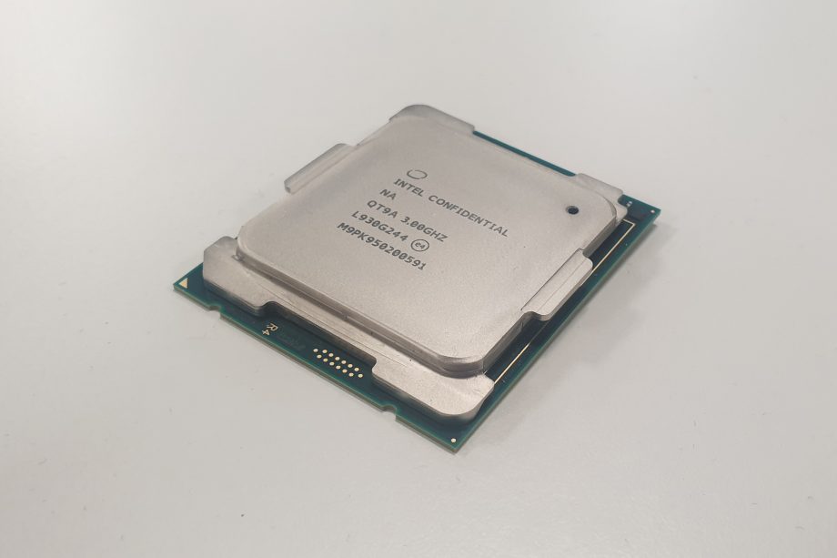 Intel-i9-10980XE-3-e1574676724387-920x613