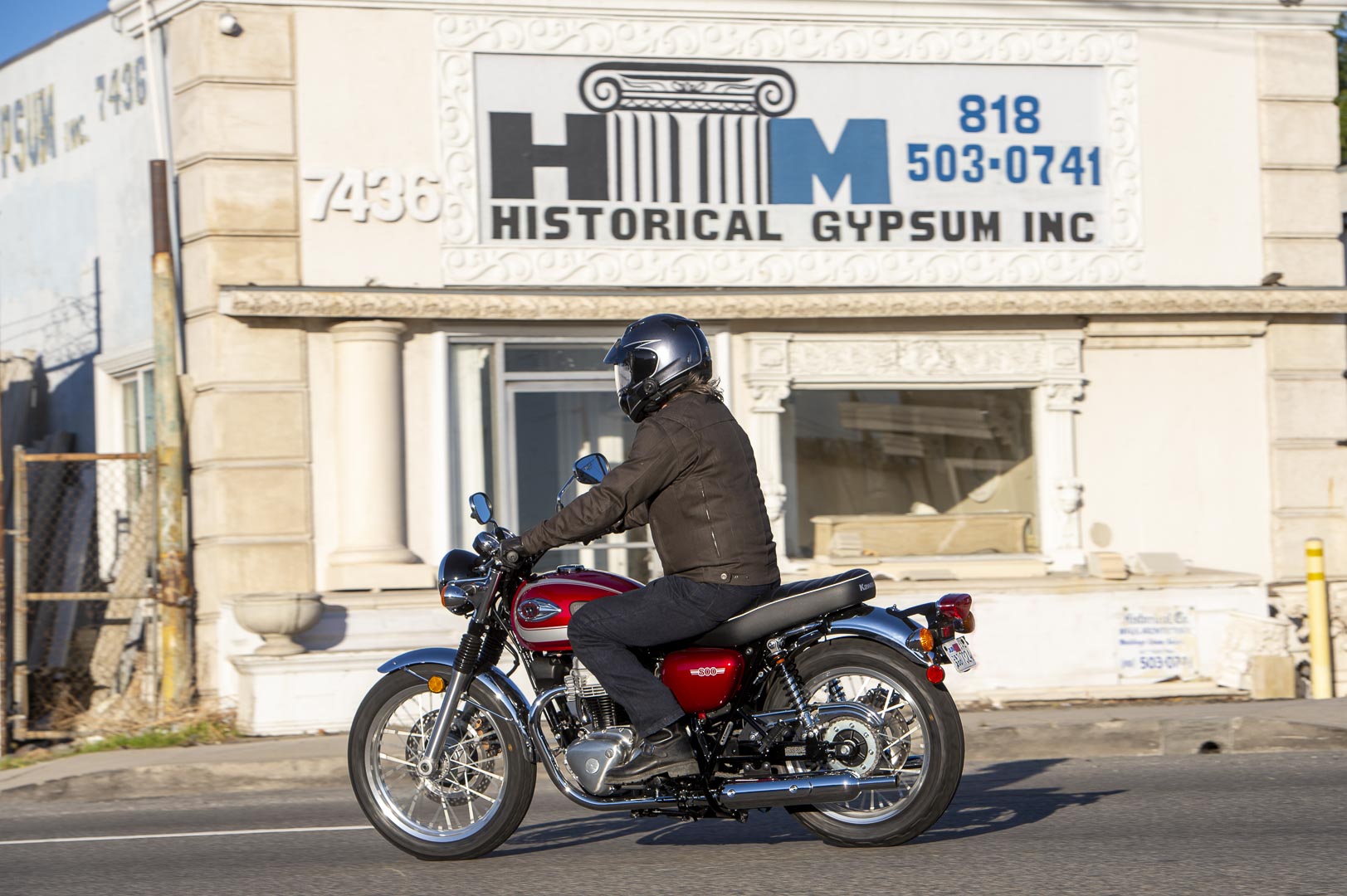 2020 KAWASAKI W800 REVIEW: RETRO MOTORCYCLE (14 FAST FACTS)