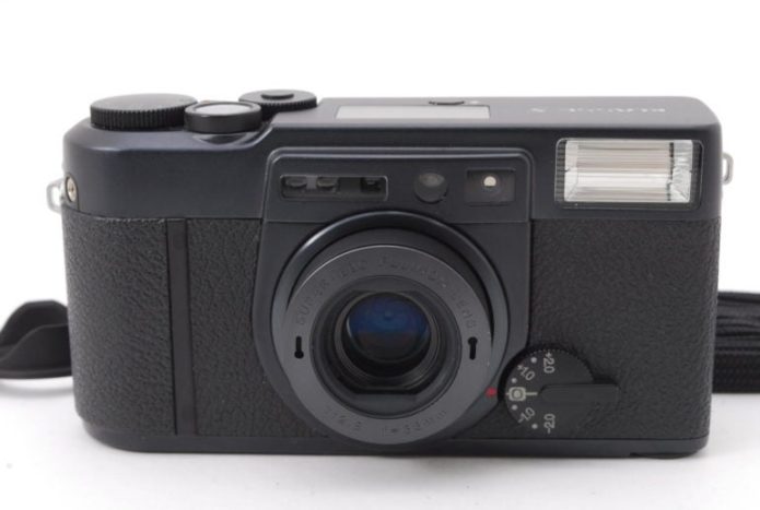 This Black Fujifilm Klasse S Is Worth Adding to Your Premium Compact Wishlist