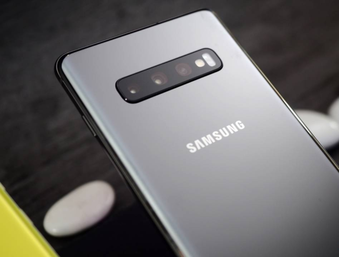 Galaxy S11 leaked screen protectors suggest three big phones