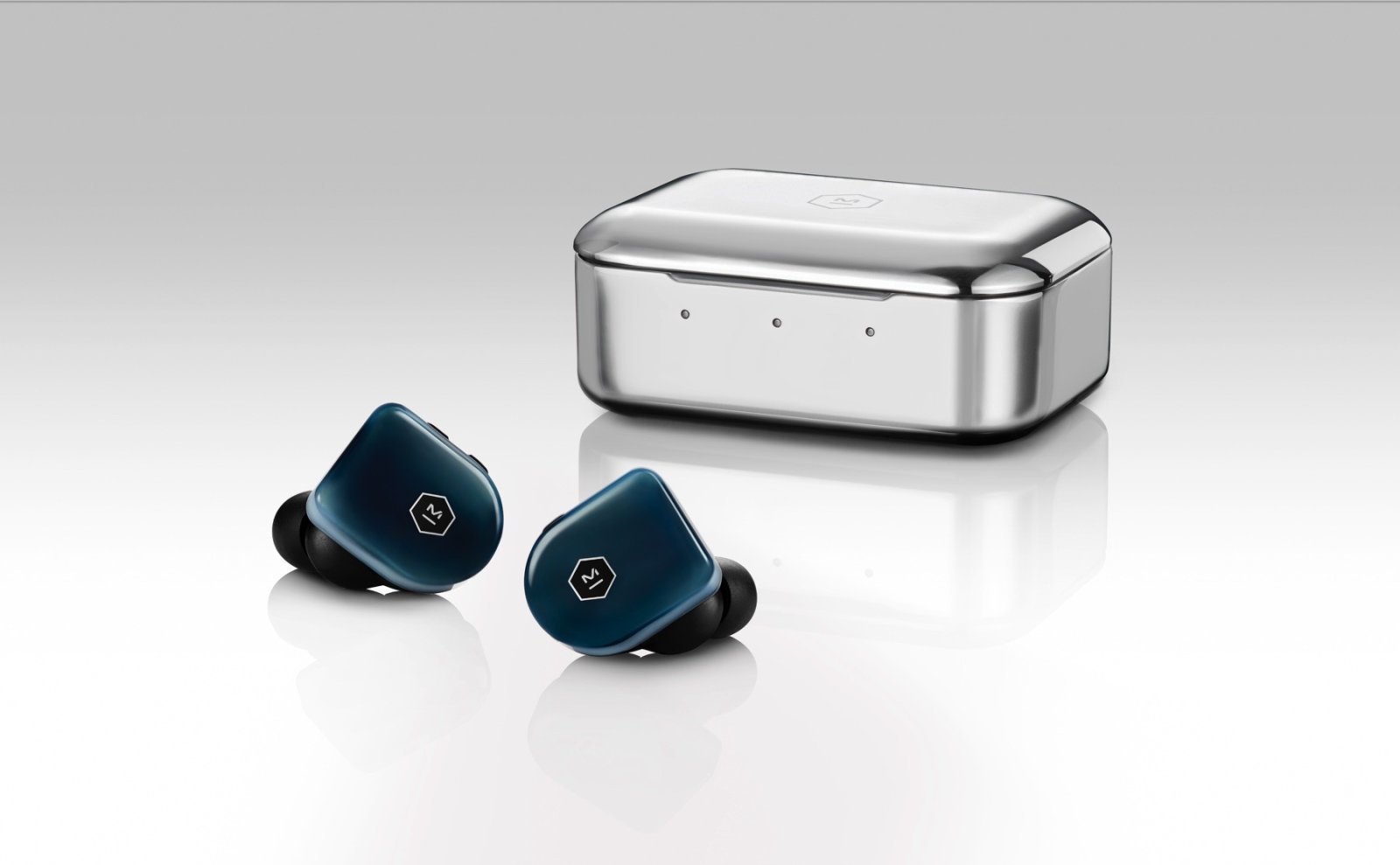 Apple AirPods Pro vs. Master and Dynamic MW07 Plus