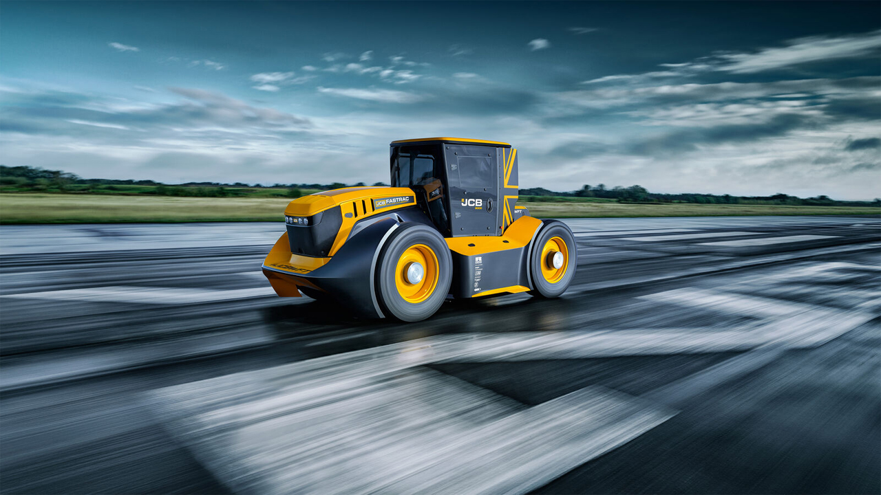 JCB Fastrac Two tractor has 1,106hp and goes 153 mph