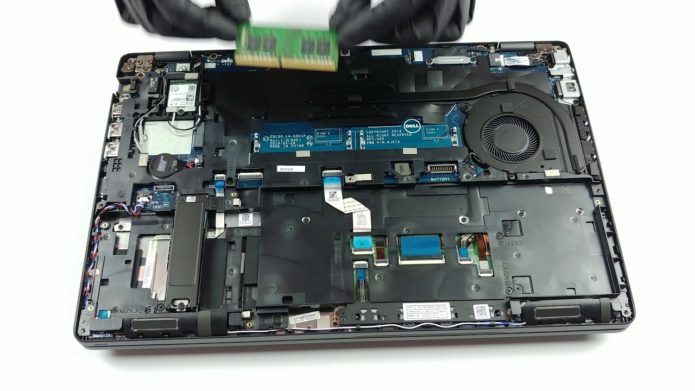 Inside Dell Latitude 5500 – disassembly and upgrade options