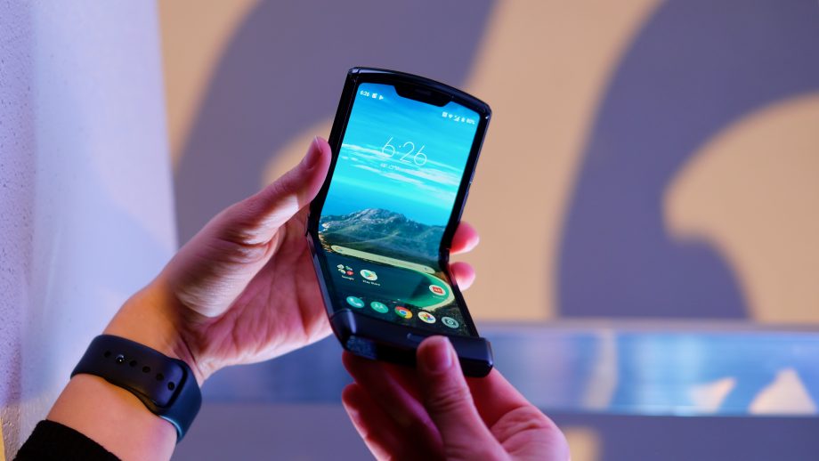Moto Razr release delayed, but it’s no Galaxy Fold-like crisis