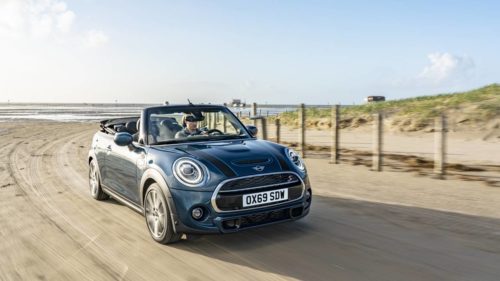 Mini Sidewalk Convertible has arrows woven into the roof