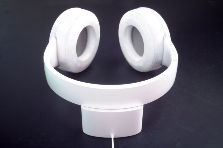 Apple’s over-ear Studiopods ‘exposed’ in accidental store listing