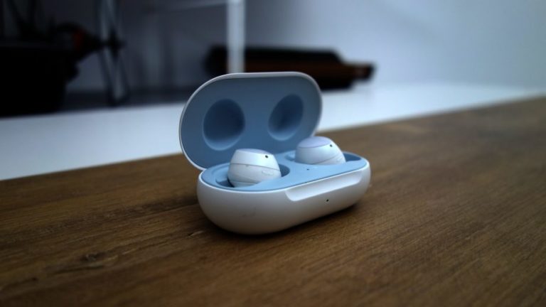 galaxy buds plus airpods pro