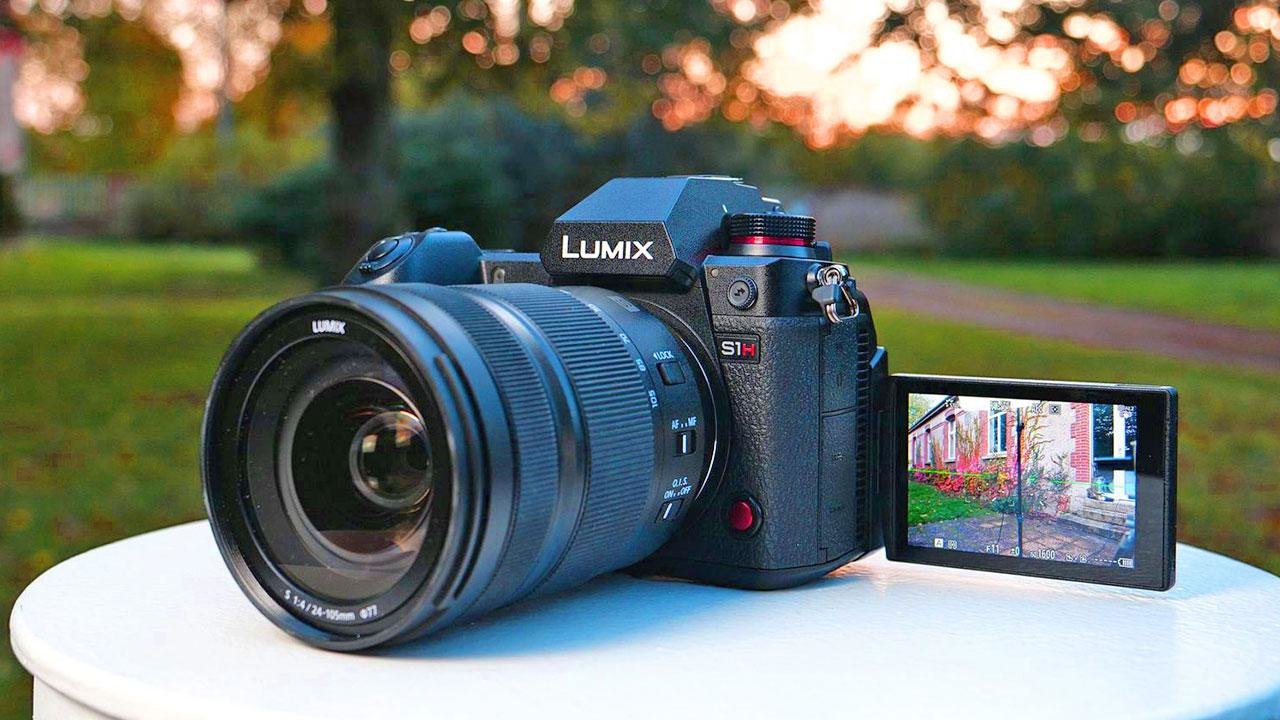 Обзор h. Lumix s1h. Panasonic s1h. Камера Panasonic s1h. Panasonic s1h экран.