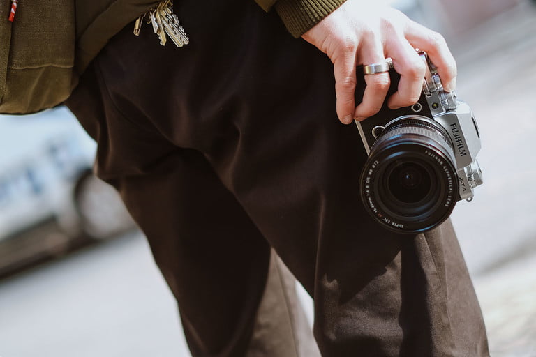 fujifilm-x-t4-in-hand-1-768x768