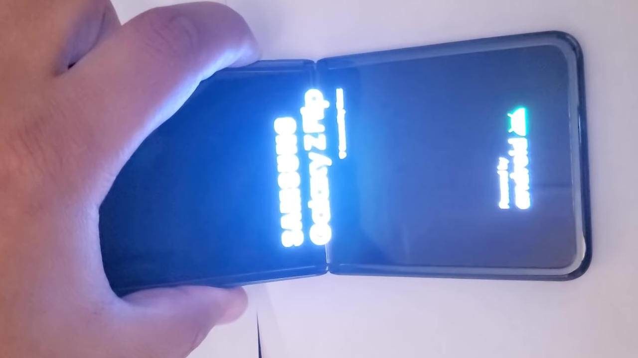 Galaxy Z Flip Hands On Videos Hype Up The Second Foldable