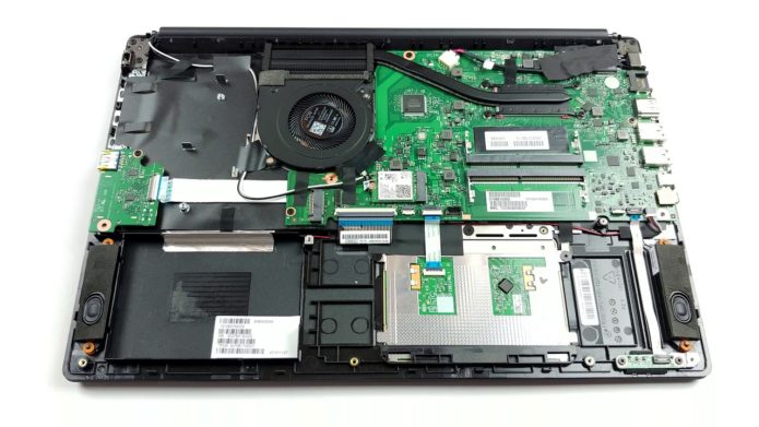 Inside Toshiba-Dynabook Satellite Pro L50-G – disassembly and upgrade options