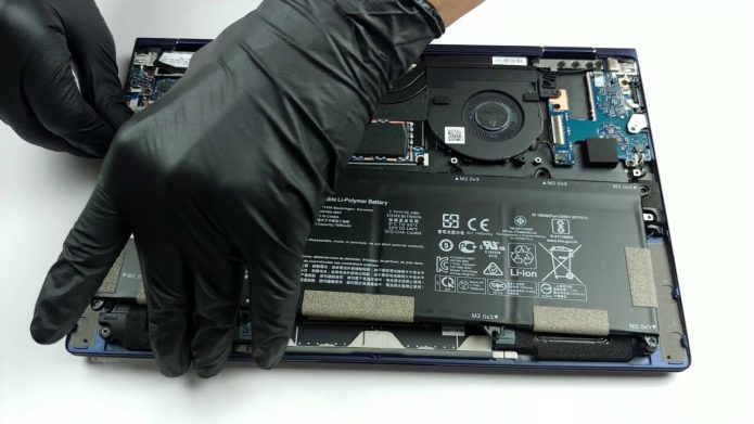 Inside HP Elite Dragonfly G1 – disassembly and upgrade options