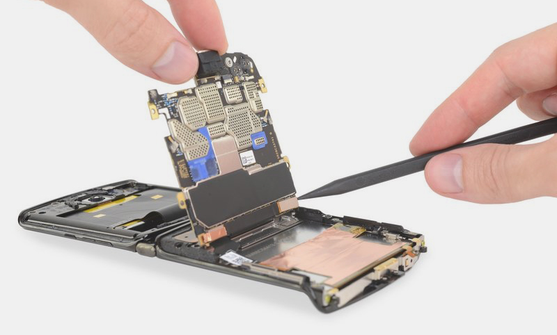 Moto Razr is ‘most complex phone ever’ – so don’t try to fix it yourself