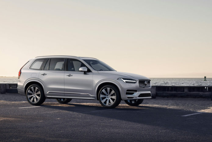 2020 Volvo XC90 T8 Inscription Review: A 5-Star Hotel on Wheels