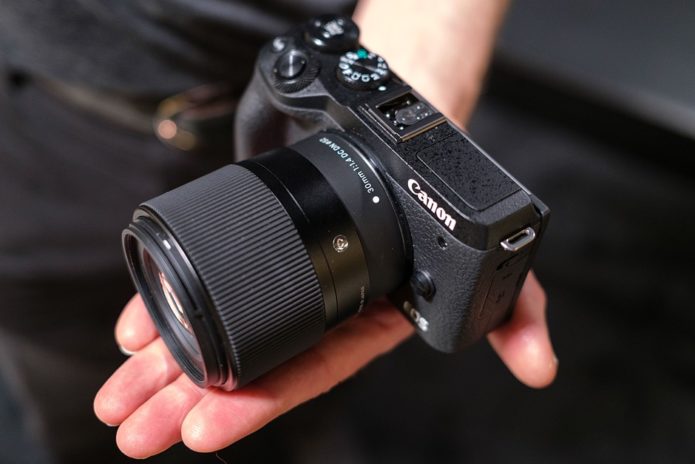 Hands-on with Sigma's APS-C primes for Canon at WPPI