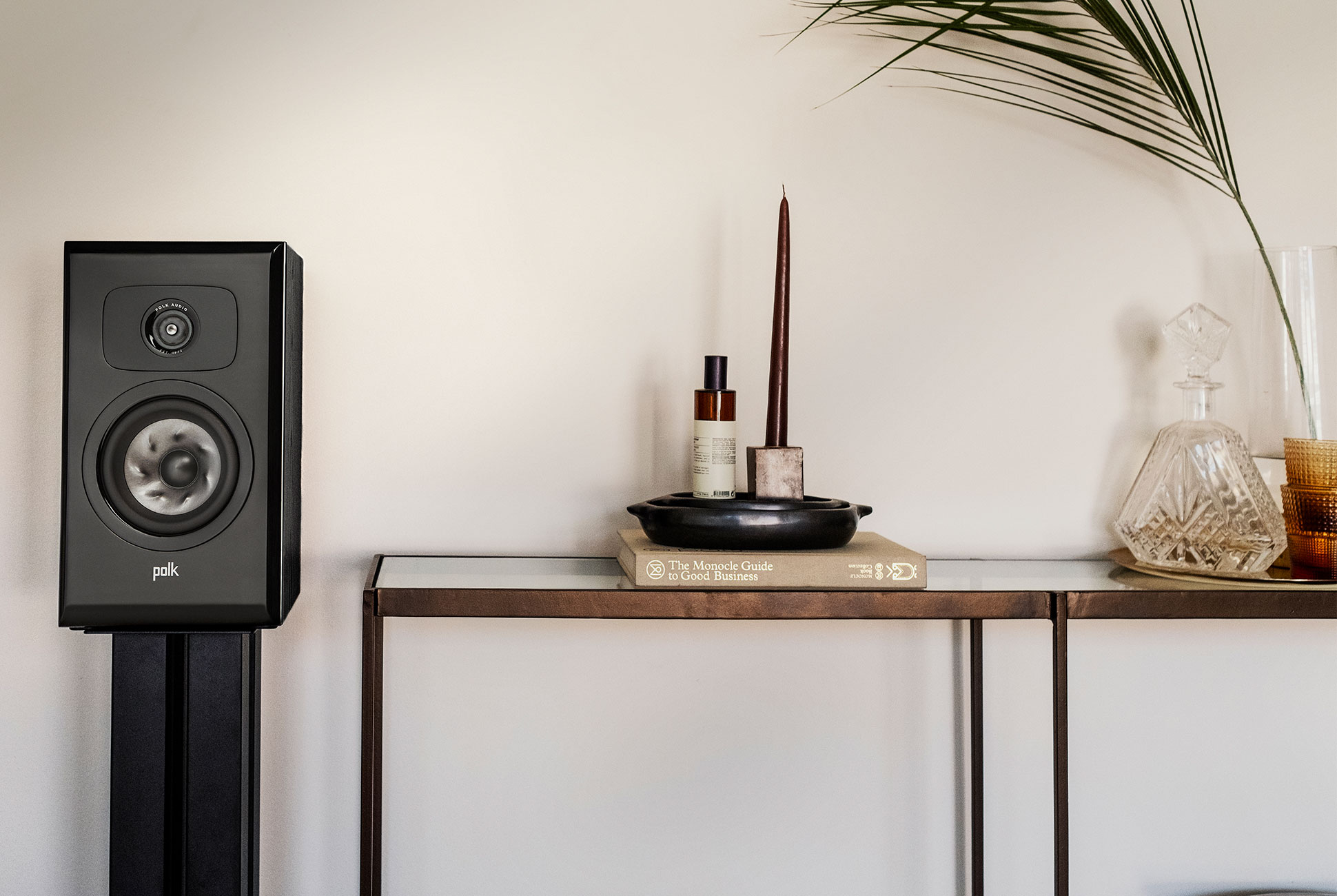 What’s the Difference Between 300 and 1,000 Bookshelf Speakers