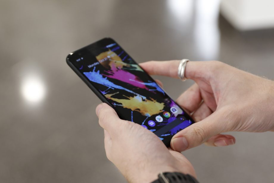 Google is finally fixing Face Unlock’s ridiculous flaw in Android 11
