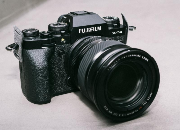 Fujifilm X-T4 vs Sony A7 III – The 10 Main Differences