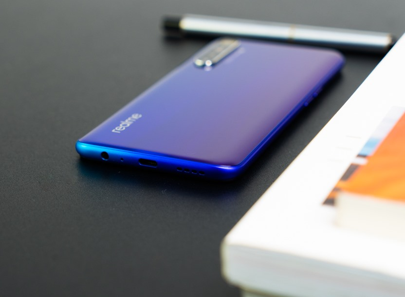 Huawei Nova 7i vs Realme XT Specs Comparison