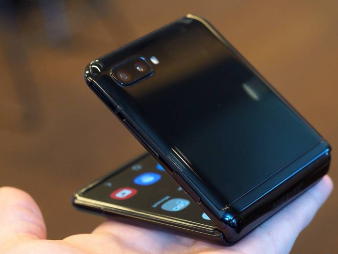 Samsung Galaxy Z Flip and Motorola Razr: The key differences