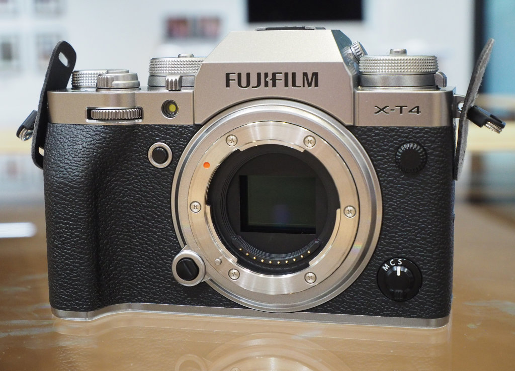 Fujifilm X-T4 vs Sony A6600 – The 10 Main Differences