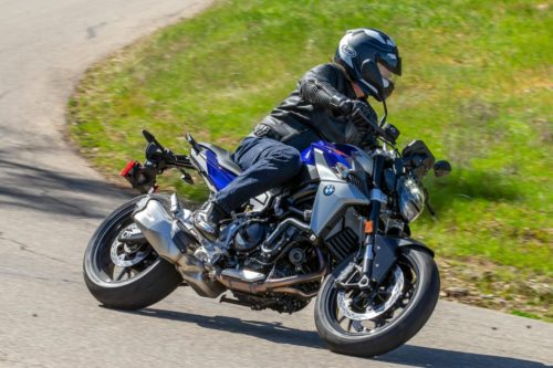 2020 BMW F 900 R REVIEW (15 FAST FACTS)