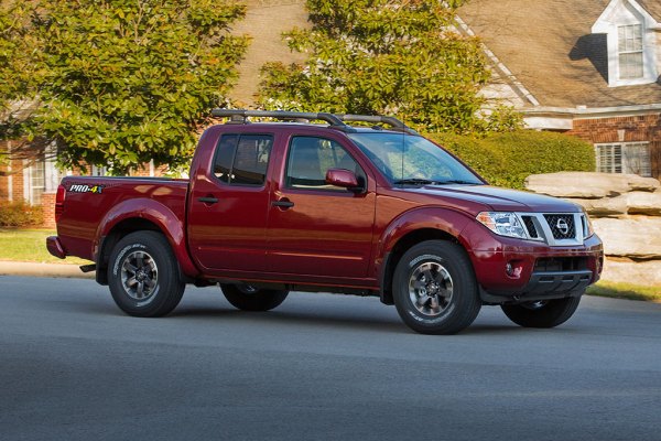 2020-nissan-frontier-front-right-side