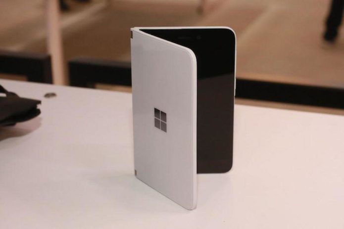 Microsoft Surface foldable phone could have three screens