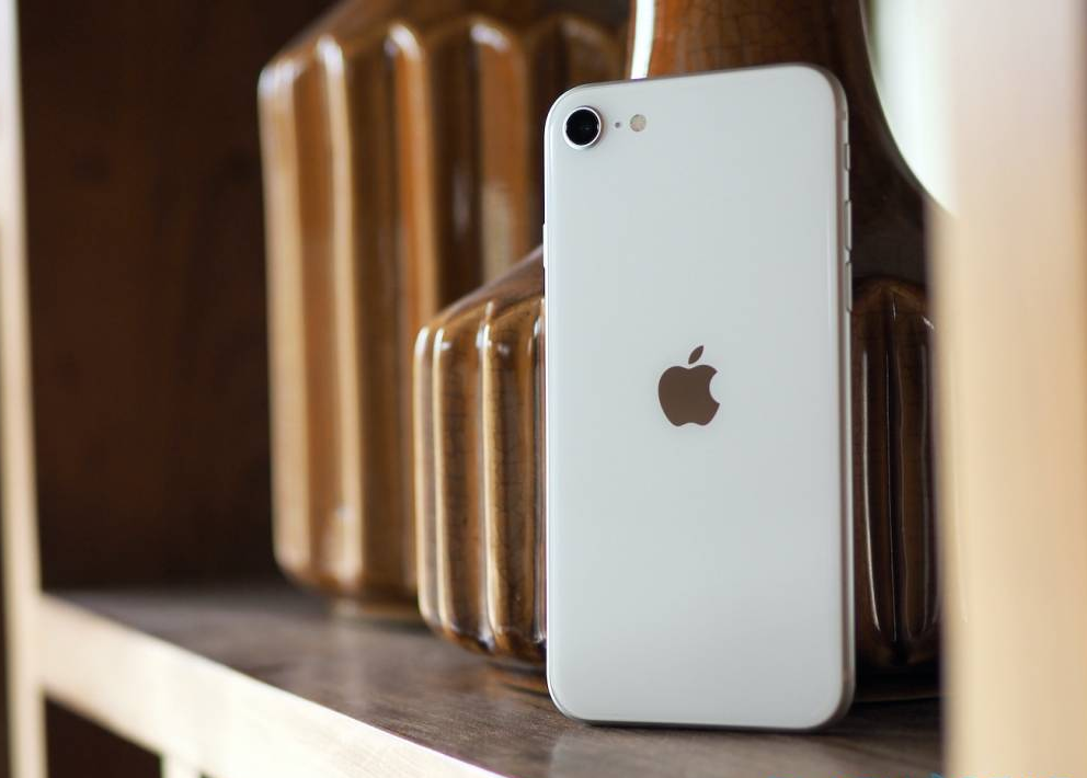 The new iPhone SE feels like an old friend