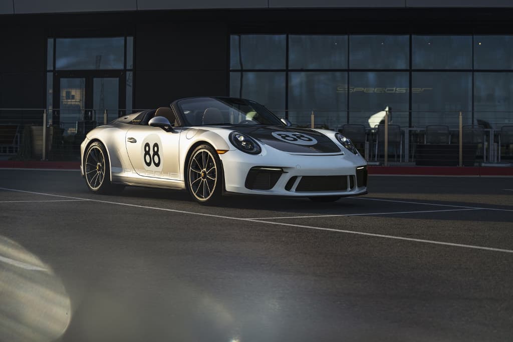 Last Porsche 911 Speedster auctioned off for charity